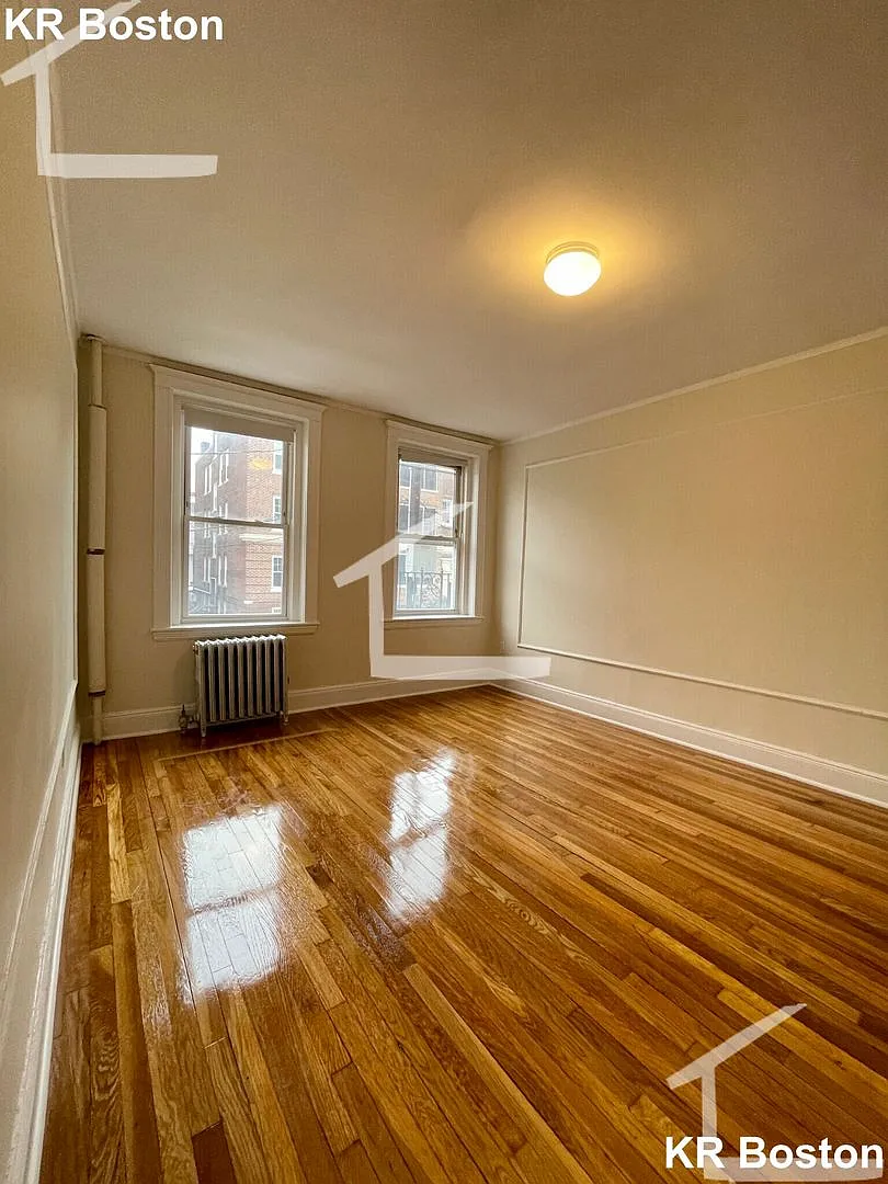 Renovated, Nicely Priced Brighton 2-Bed Avail for 9/1 — Photo 3