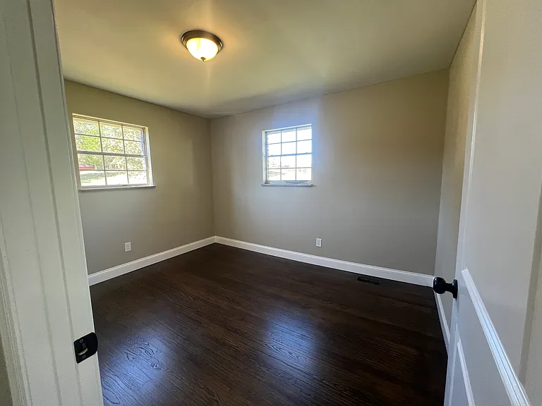 221 Campbell Dr — Photo 8