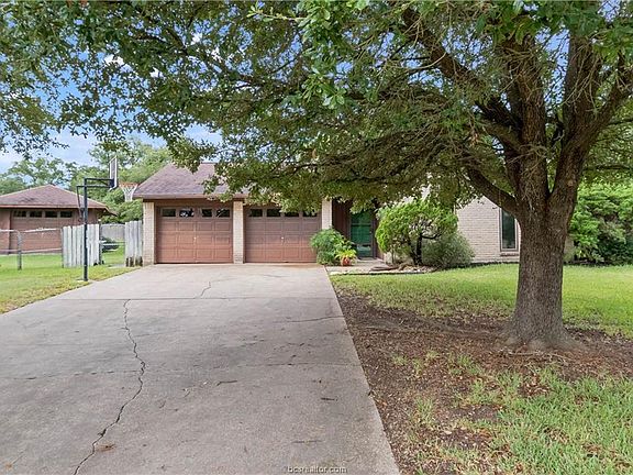 3rd image of 1812 Southwood Dr