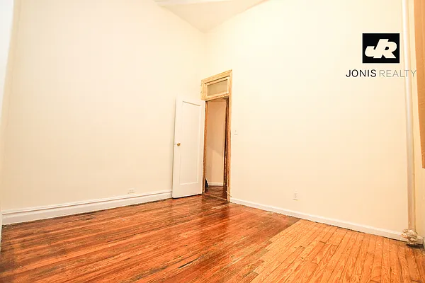 Rented by Jonis Realty | media 36