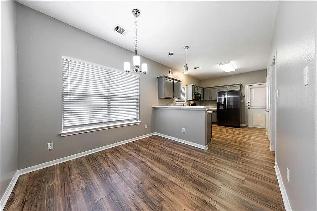 3 bed, 1149 sqft, $1,750 — Photo 4