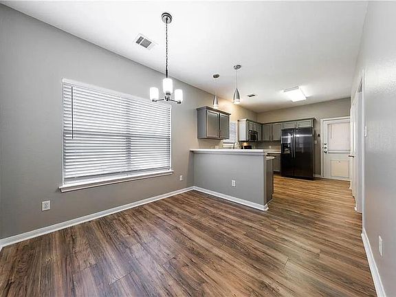 4th image of 2813 Southampton Way