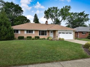 2816 Carmen Dr, Rocky River, OH 44116