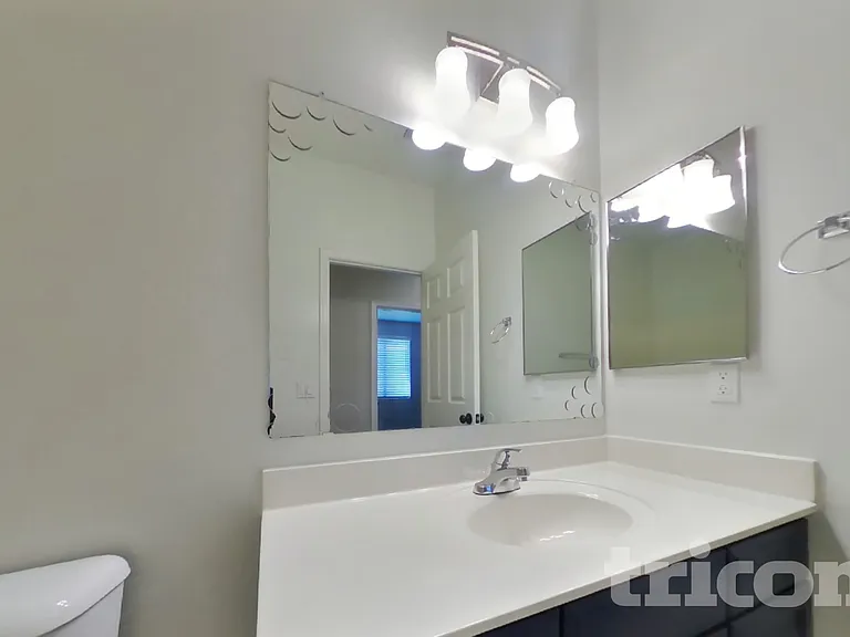 6608 S 45th Ln — Photo 12