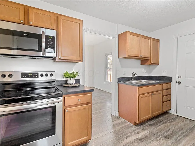 866 E Starr Ave — Photo 9