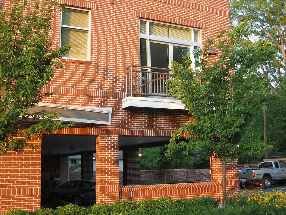 Corner unit, two balconies