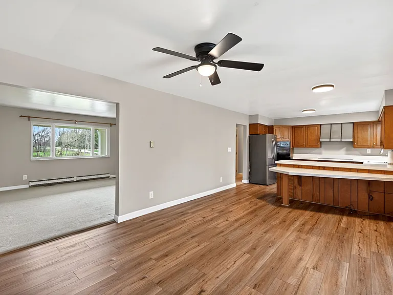 543 W Krepps Rd — Photo 8