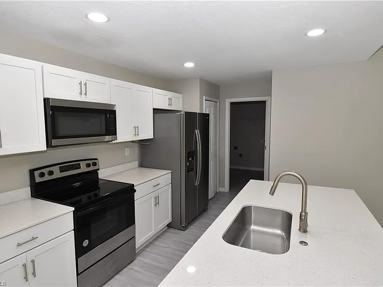 1544 Waldorf Dr — Photo 2