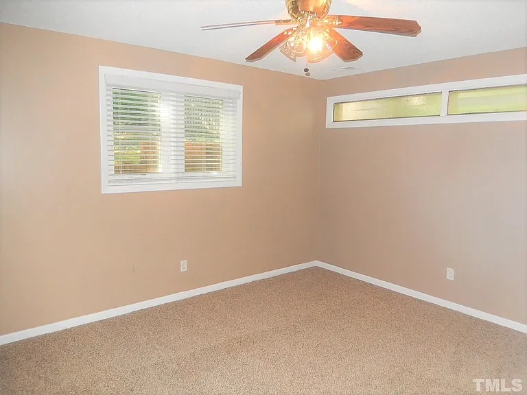 6704 Winding Trl — Photo 19