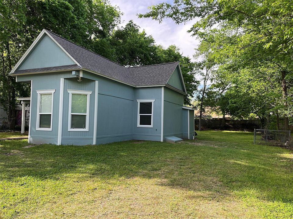1st image of 621 E 8th St