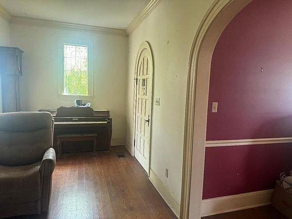 3rd image of 301 College Ave N