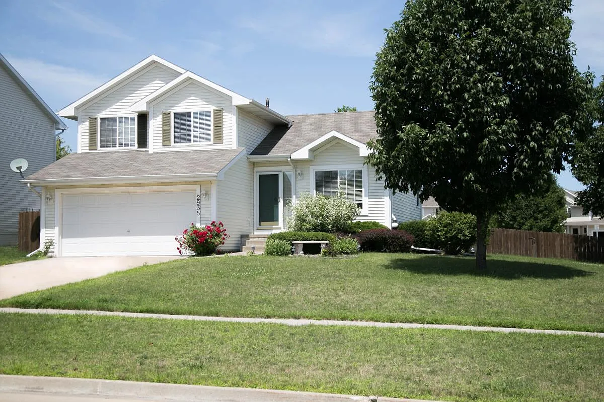 2935 SW Glenbrooke Boulevard — Photo 1