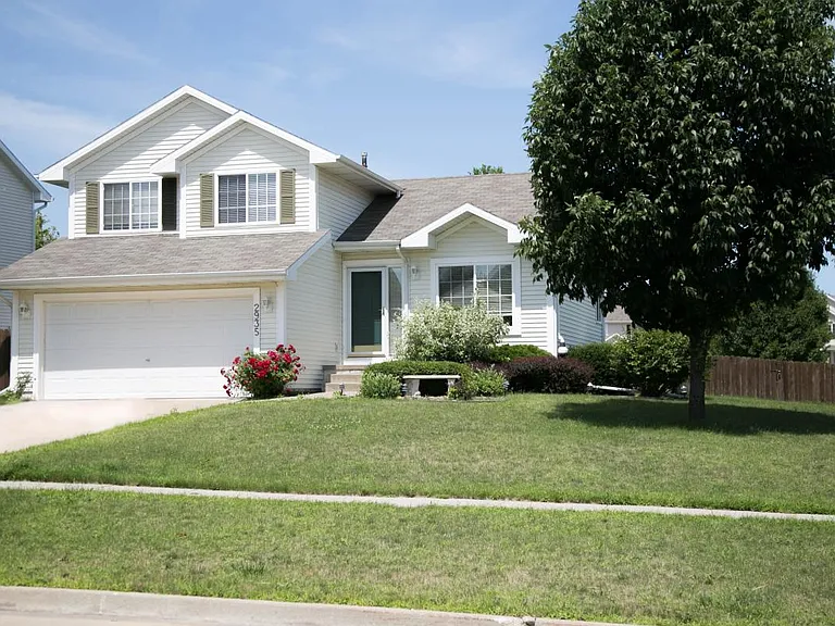 Great Neighborhood with Park, Basketball Court and Bike Trai