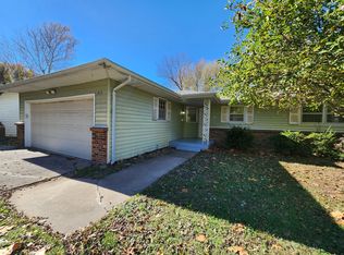 915 N Lone Pine Ave, Springfield, MO 65802