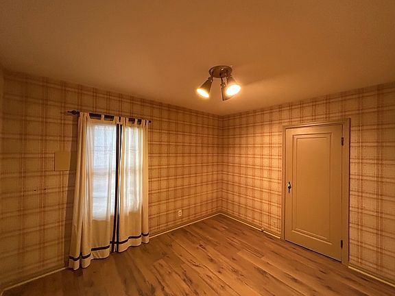 3rd image of 418 S Alvord Blvd