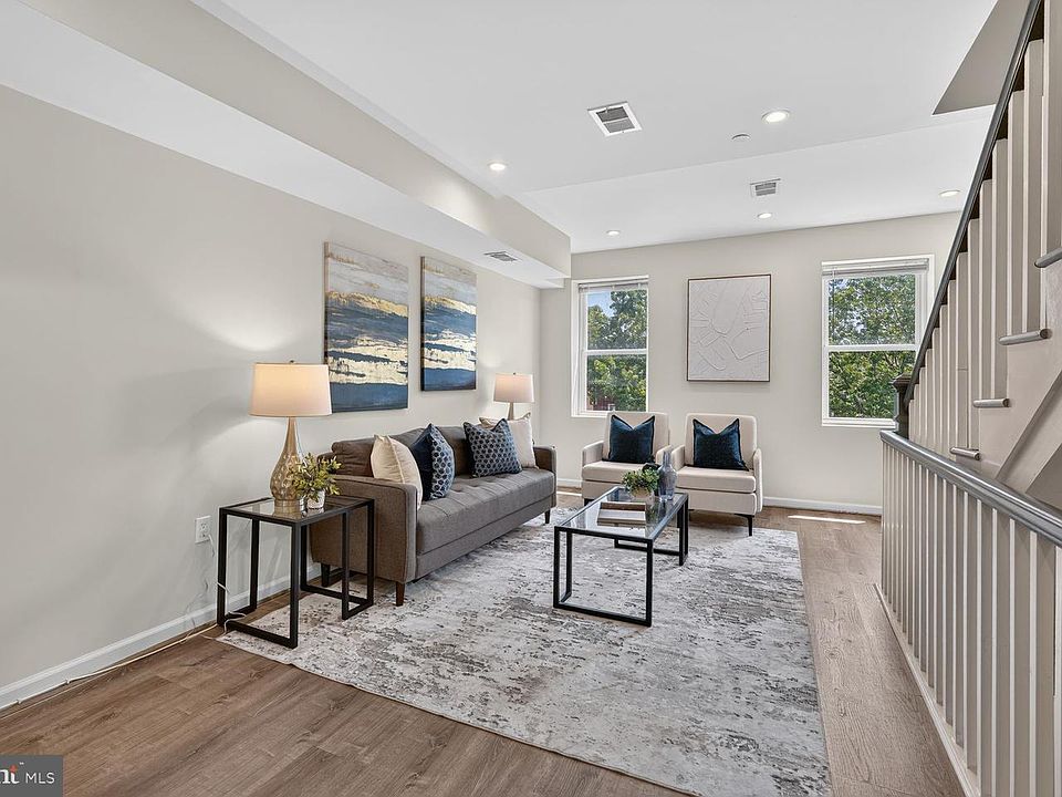 1st image of 2016 4th St NE #2