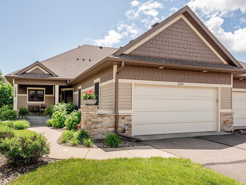 1st image of 1209 Lakemoor Pl