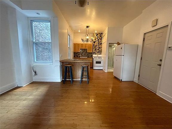 4th image of 510 W Girard Ave Floor 1