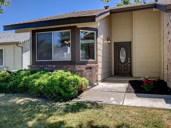 4th image of 3740 N Country Dr