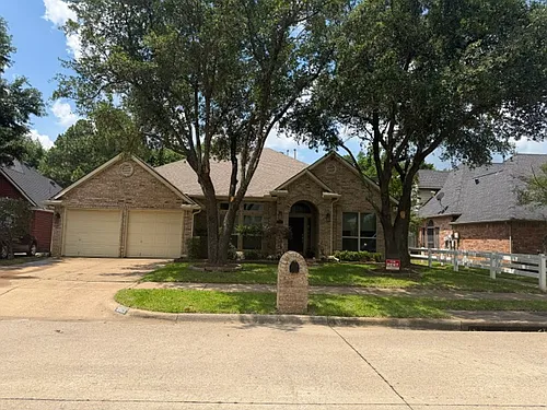 2909 Queen Mary Dr Photo 1