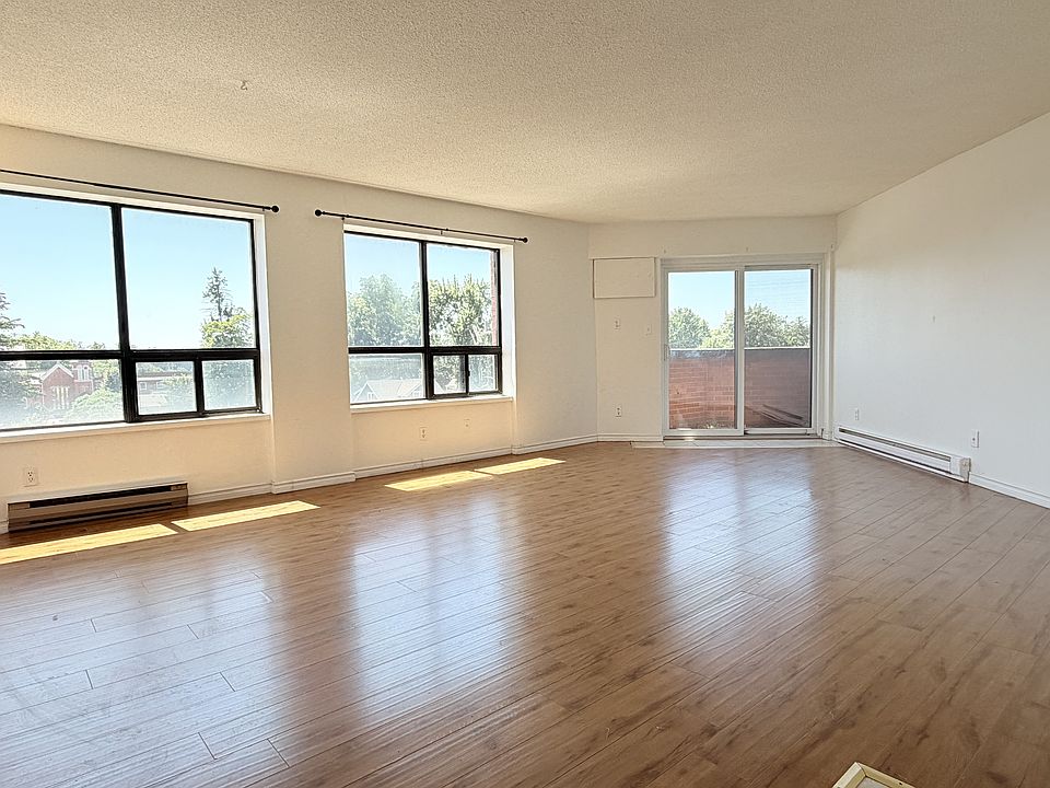 1st image of 10 Pearl St W #204