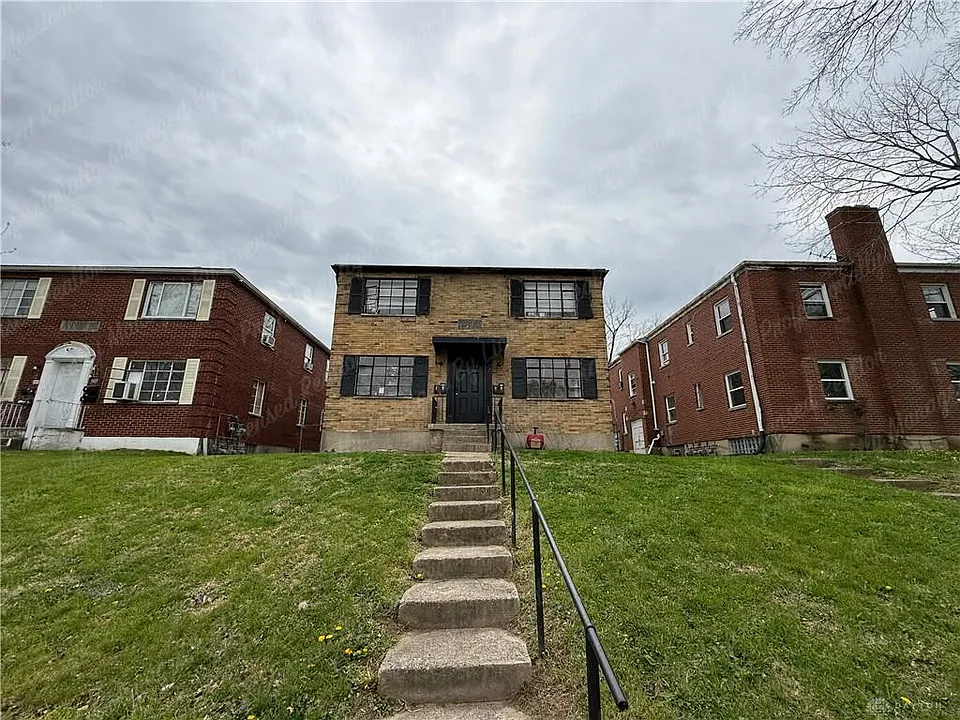 212 E Bruce Ave #2