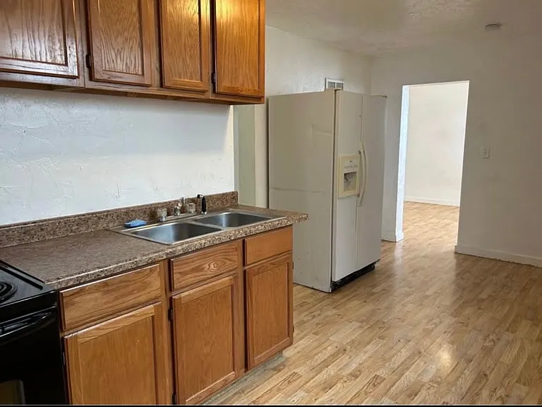 443 E 300 N — Photo 6