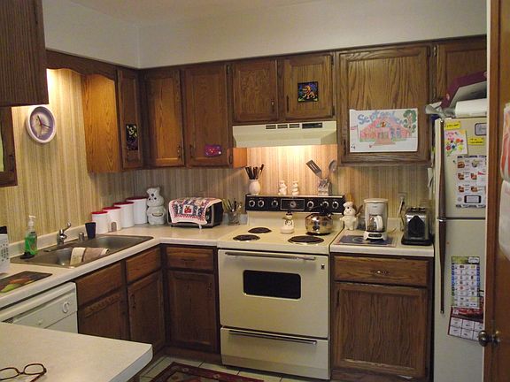 2nd image of 846 Hemlock Dr