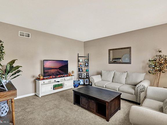 5th image of 15 Brassie Cir