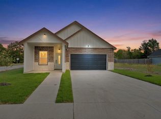 724 Gilbert St, Terrell, TX 75160