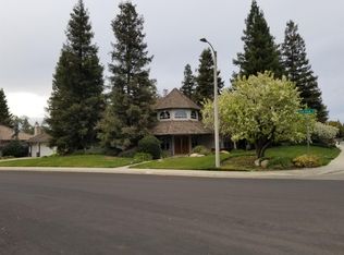 328 E Oak View Ave, Visalia, CA 93277