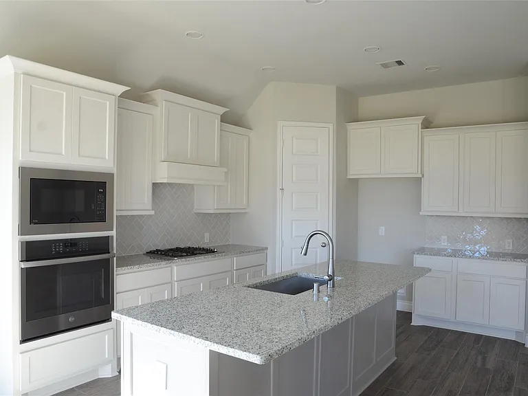 10511 Forfar Ln — Photo 8