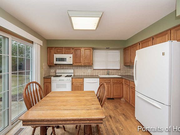 3rd image of 36102 N New Bridge Ct