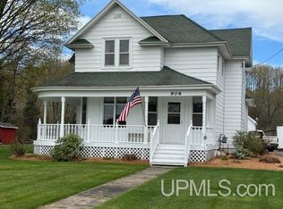 906 Selden Rd, Iron River, MI 49935