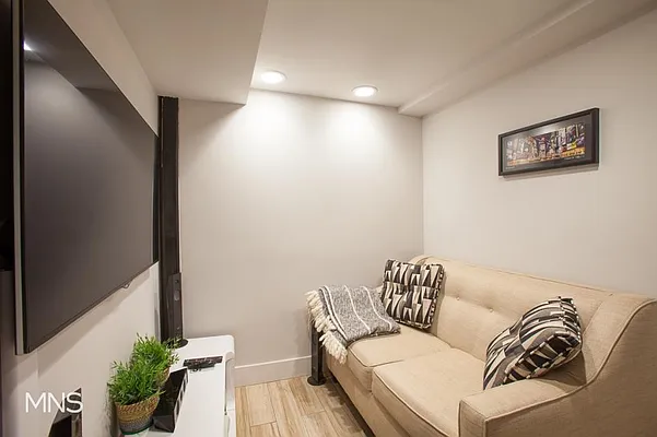 Rented by MNS | media 27