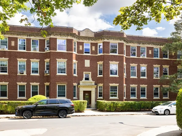 193 Pleasant St #6, Brookline, MA 02446