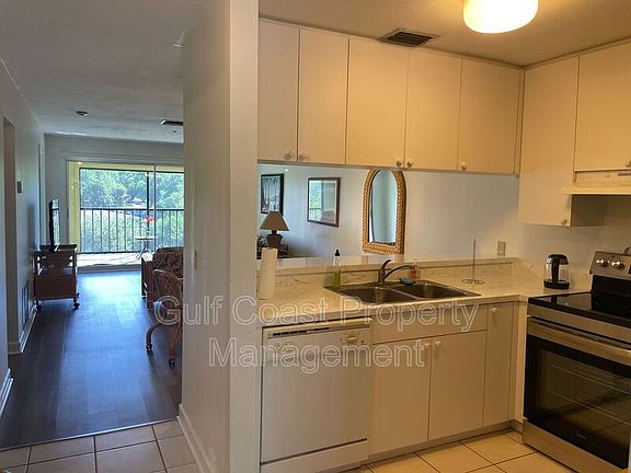 3rd image of 2124 N Tamiami Trl APT 204