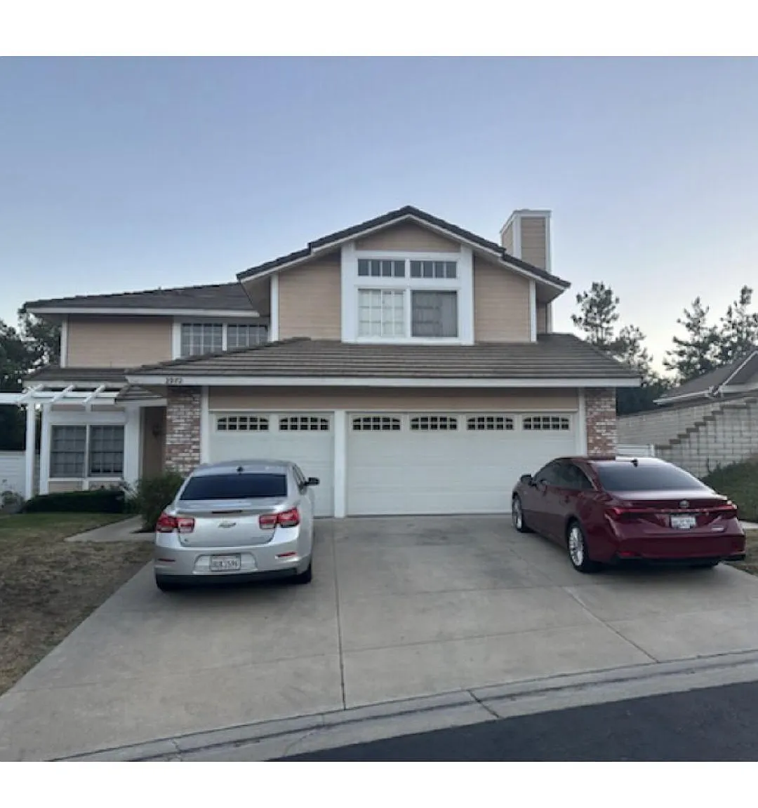 4 bed, 2.5 bath, 2560 sqft, $3,900 — Photo 1