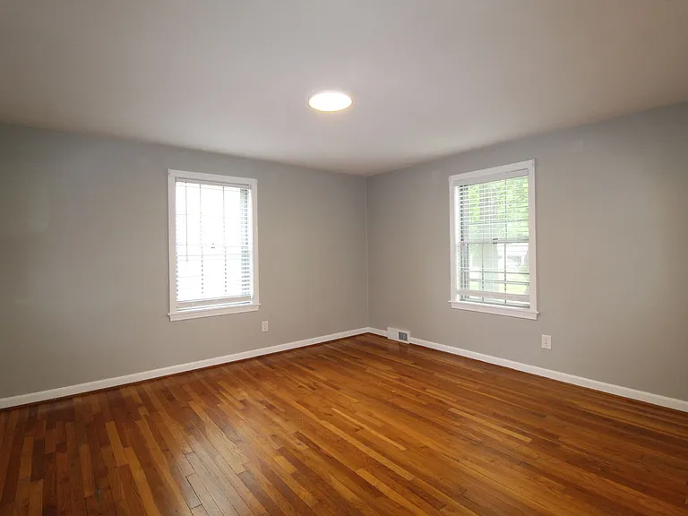7518 Terrace St — Photo 9