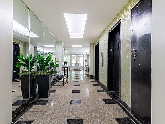 4th image of 6 Fordham Hill Oval APT 2G