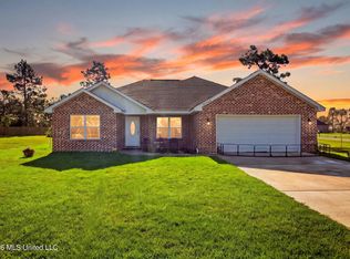21700 E Edgewood Dr, Saucier, MS 39574