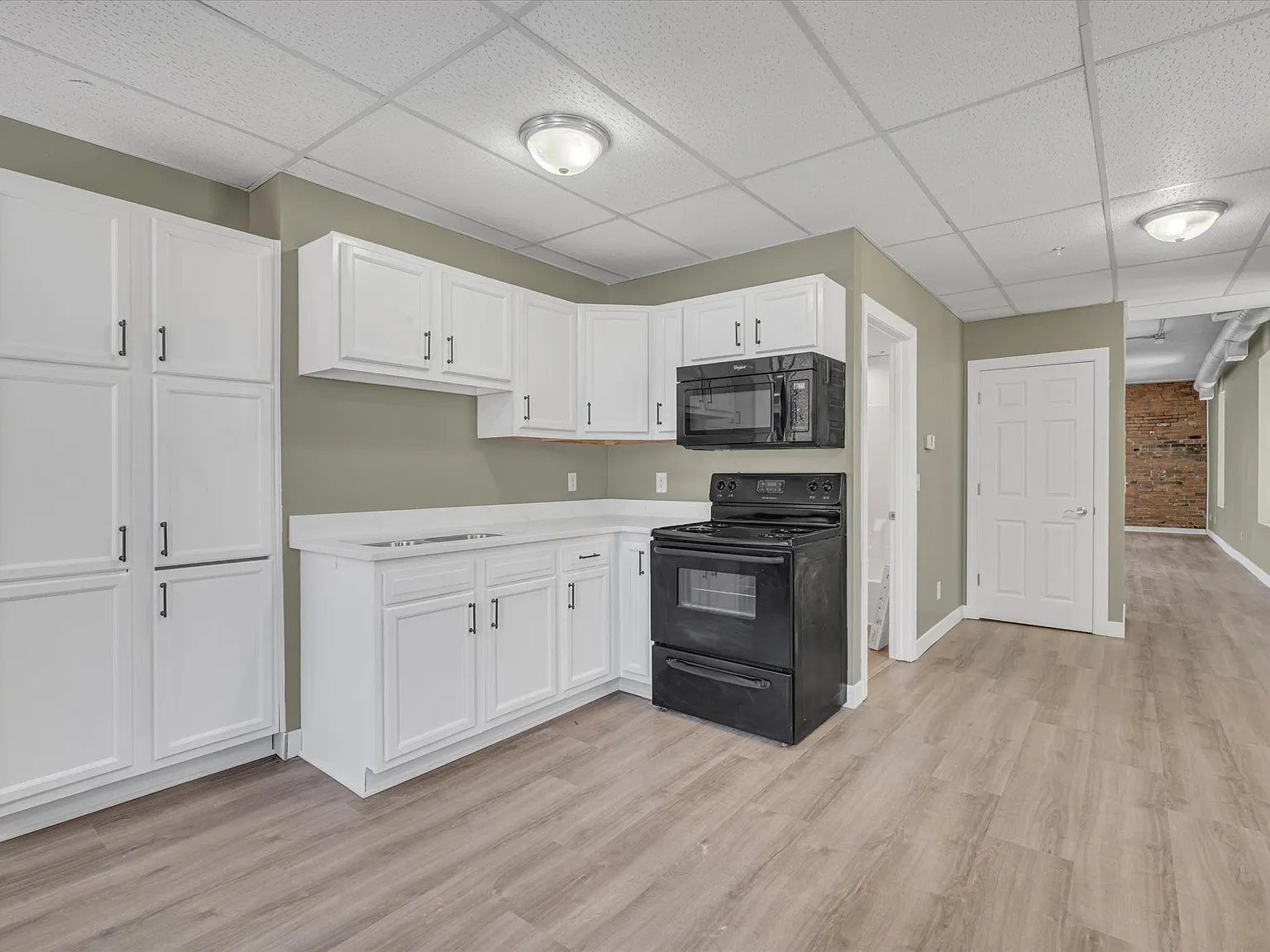 Studio, 850 sqft, $1,100 — Photo 3
