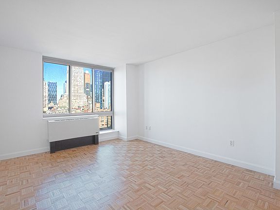 3rd image of 360 W 43rd St APT S22f