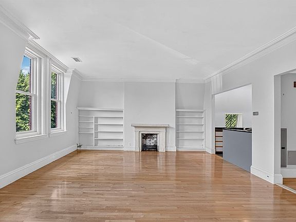 4th image of 67 Sparks St #3