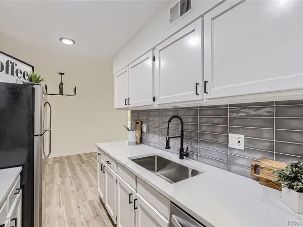 230 E Highline Circle #201, Centennial, CO 80122