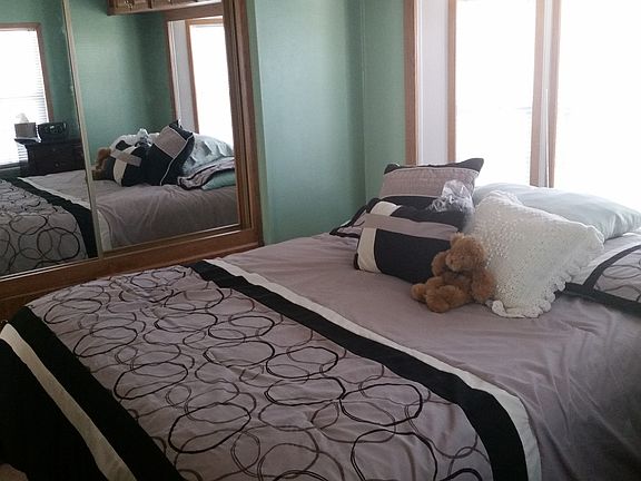 Queen Size Bedroom