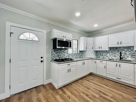 4th image of 1316 W 110th St