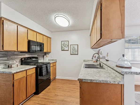 West Towne Cottages, 1553 Weaver Dr, Valdosta, GA 31601