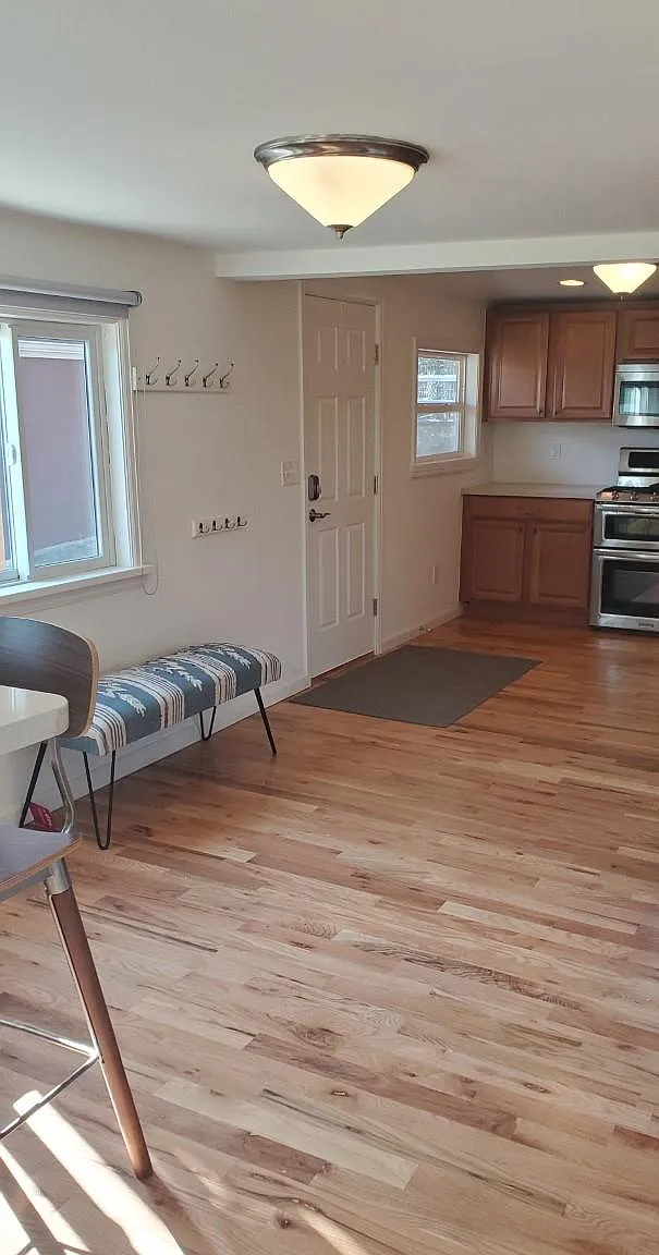 1 bed, 1250 sqft, $1,600 — Photo 3