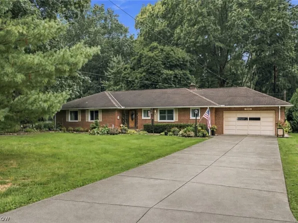 5988 Louis Dr, North Olmsted, OH 44070